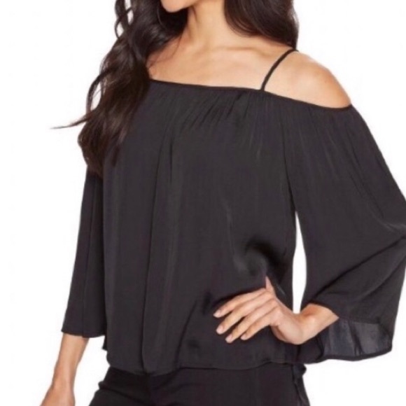 Vince Camuto | 2 x HP 🎉 Women's rumple cold shoulder blouse - Picture 7 of 9